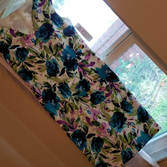 Dress - Picture 2 of 4